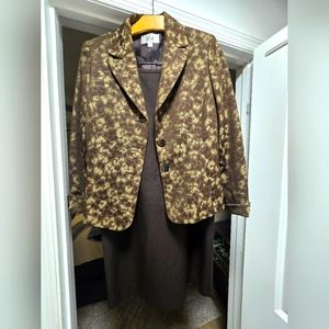 Long brown skirt set from Le Suit